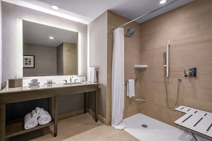 1 King 2 Room Suite Mobility Accessible with Tub (3 of 17)