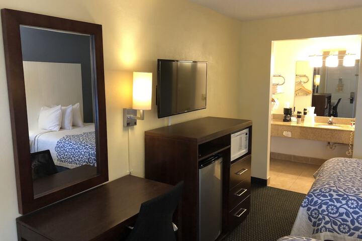 2 Double Beds (4 of 12)