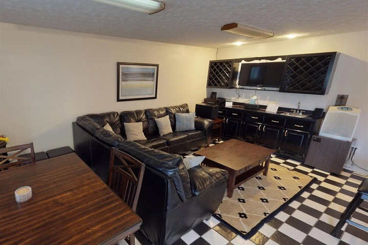 Room 3 of 18
