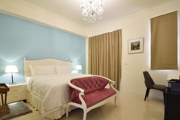 Room 9 of 49