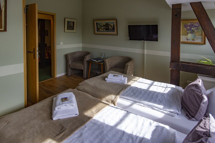 Room 8 of 105