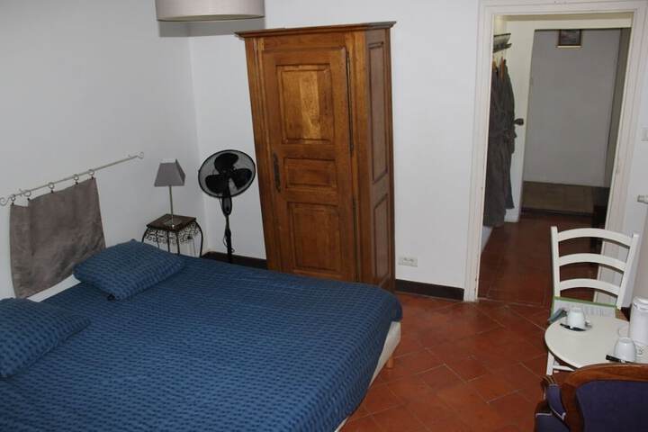 Room 11 of 39