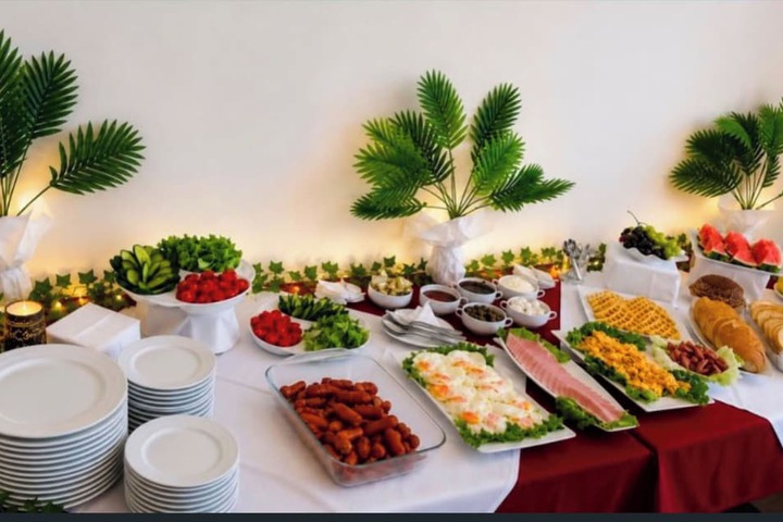 Dining 72 of 77