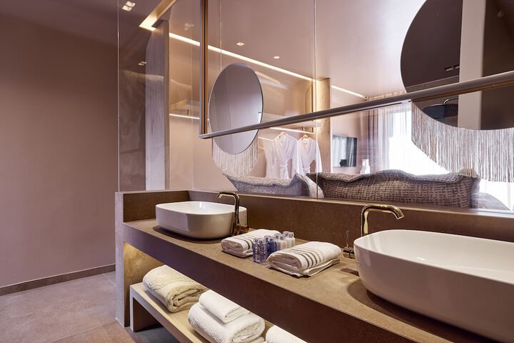 Room 10 of 25