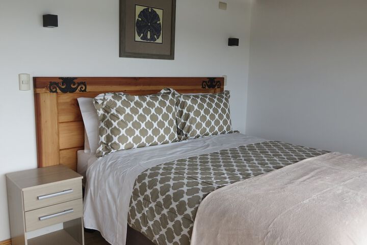 Room 6 of 28