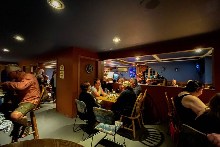 Lounge 107 of 153