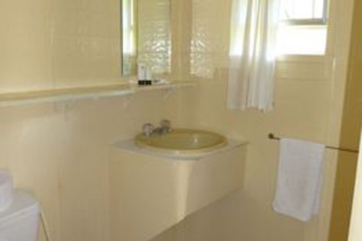 Room 4 of 145