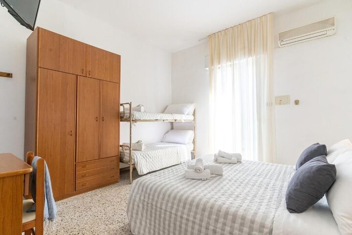 Room 4 of 11