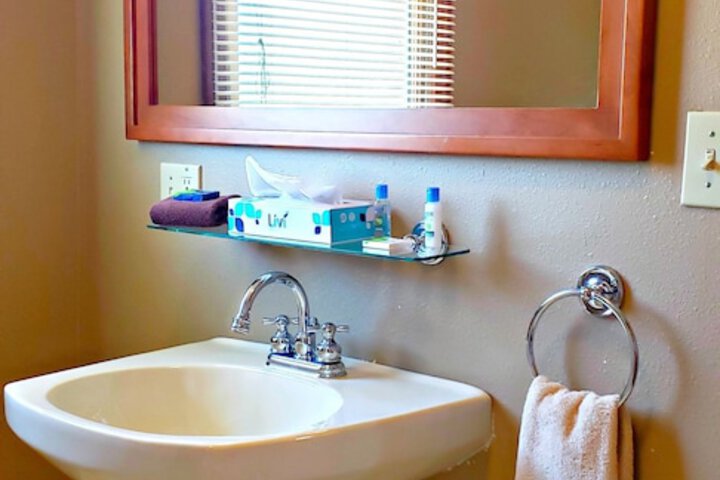 Bathroom sink