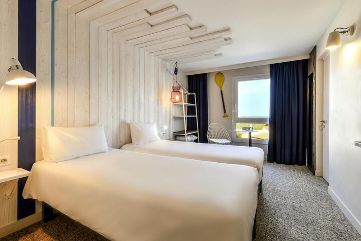 Room 10 of 65