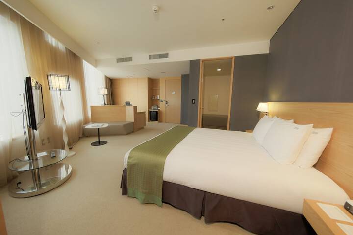 Room 8 of 112