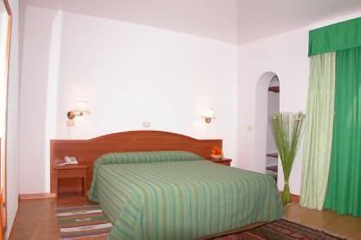 Room 5 of 16