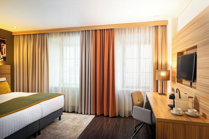 Room 17 of 31