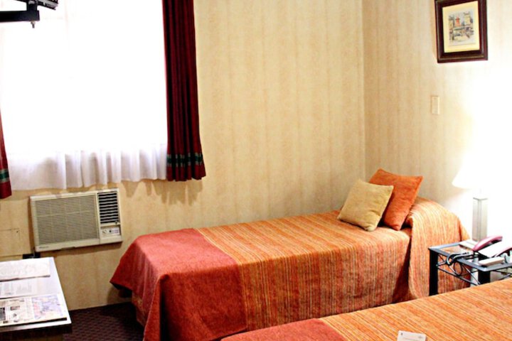 Room 11 of 37