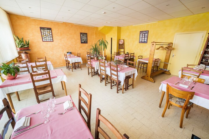Dining 14 of 24