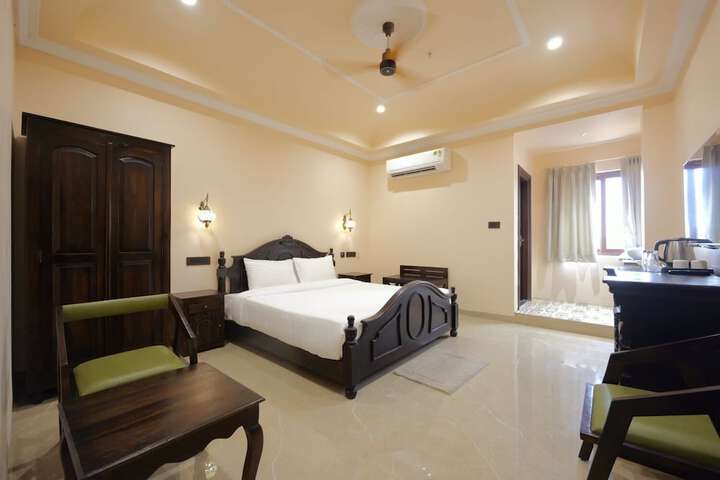 Room 5 of 38