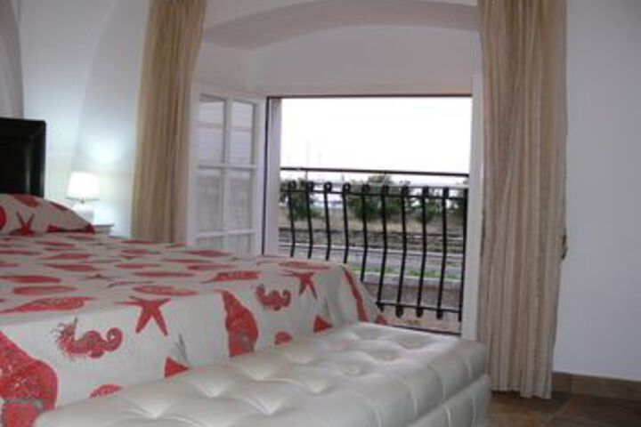 Room 15 of 38