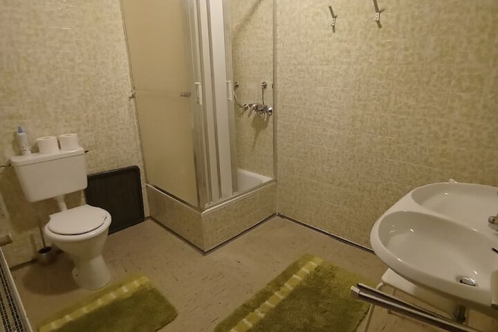 Room 25 of 31