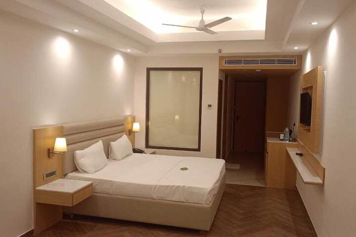 Room 4 of 17