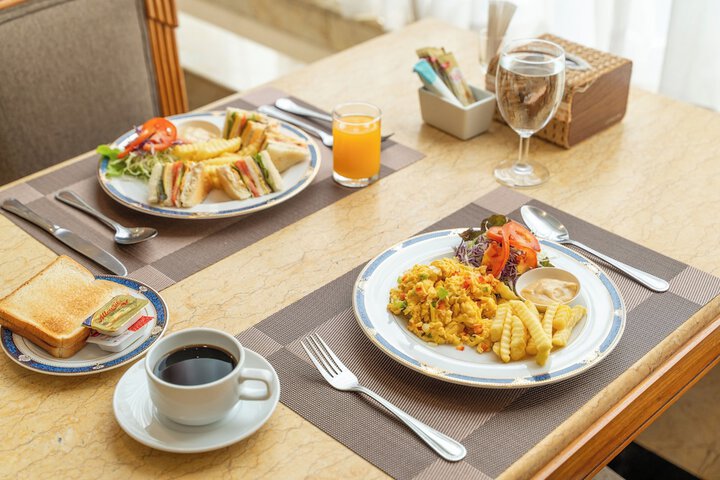 Breakfast/Coffee Service 105 of 140