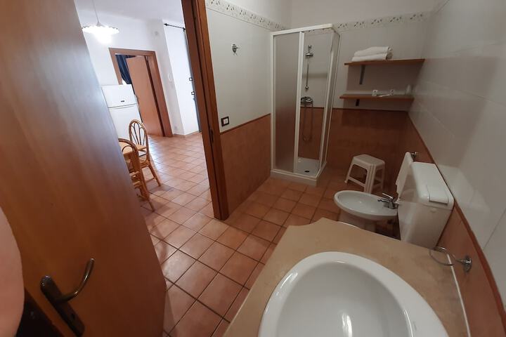 Room 183 of 249