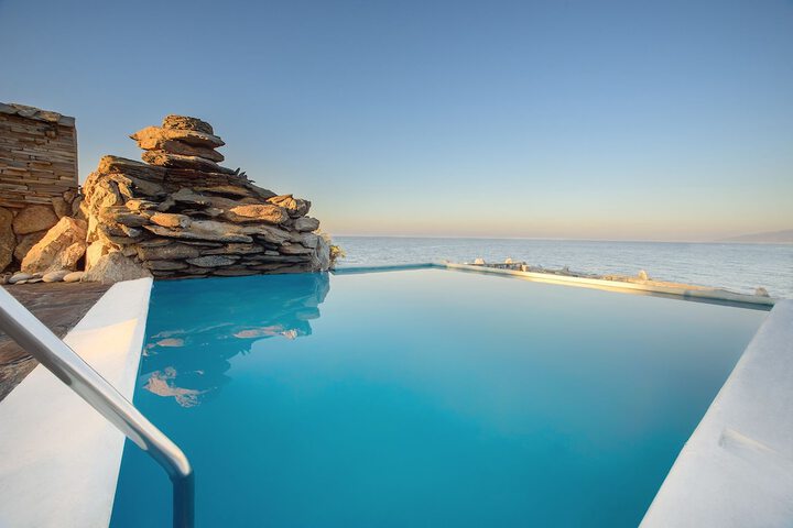 Hotel with Pool