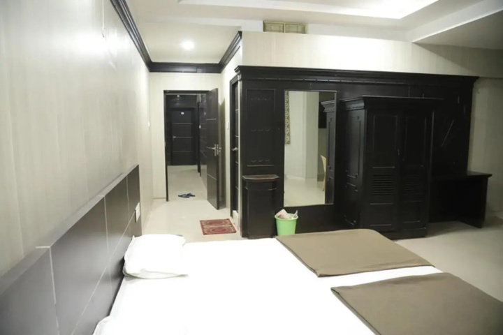 Room 2 of 30
