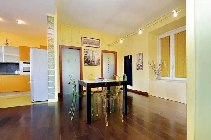 Room 10 of 20