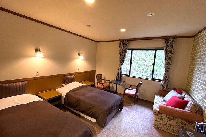Room 18 of 40