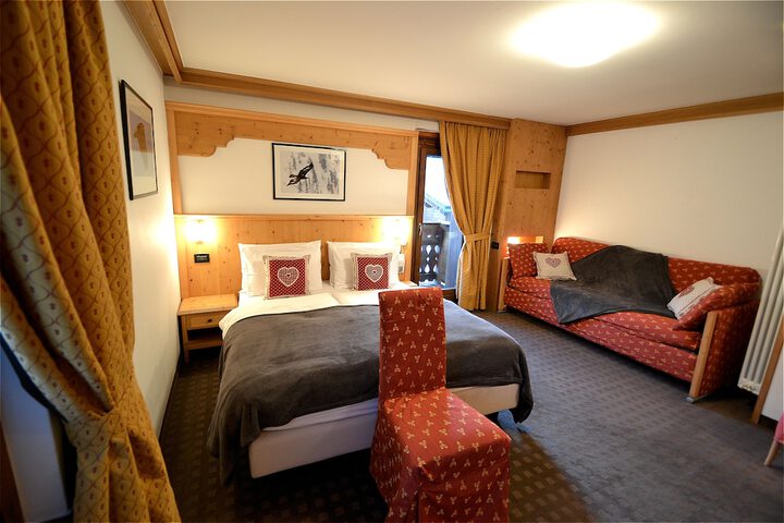 Room 32 of 60