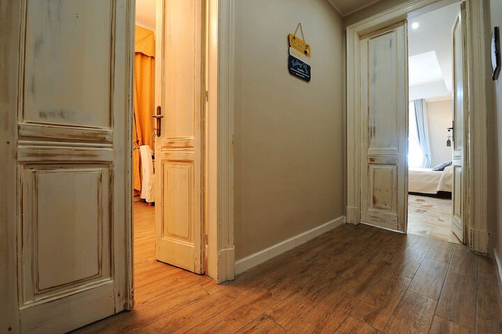 Room 8 of 62