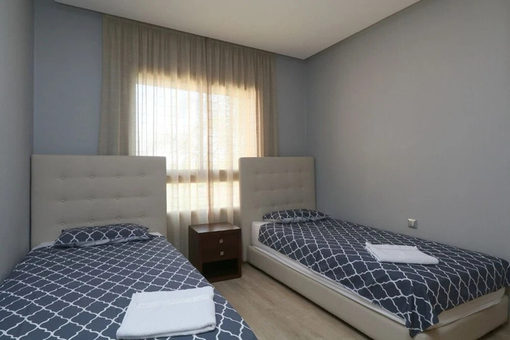 Room 4 of 8