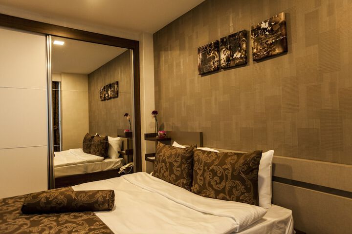 Room 8 of 43