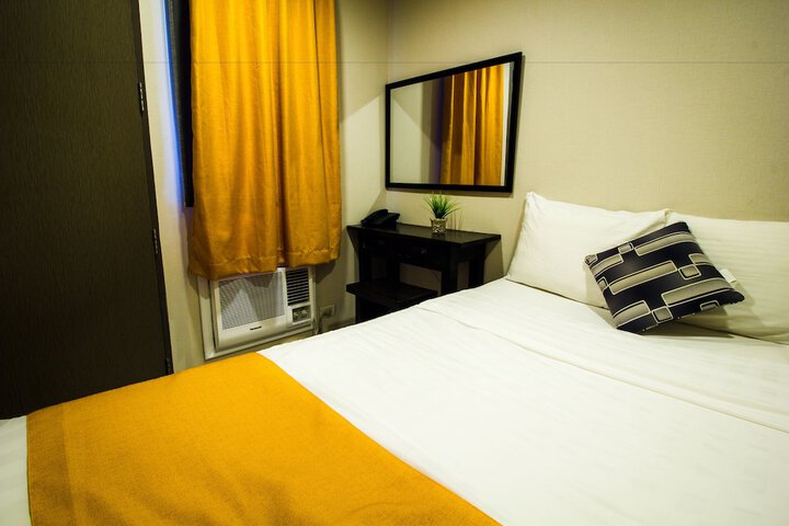 Room 3 of 53