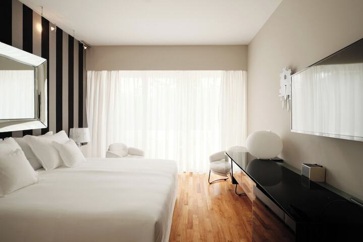Room 18 of 42