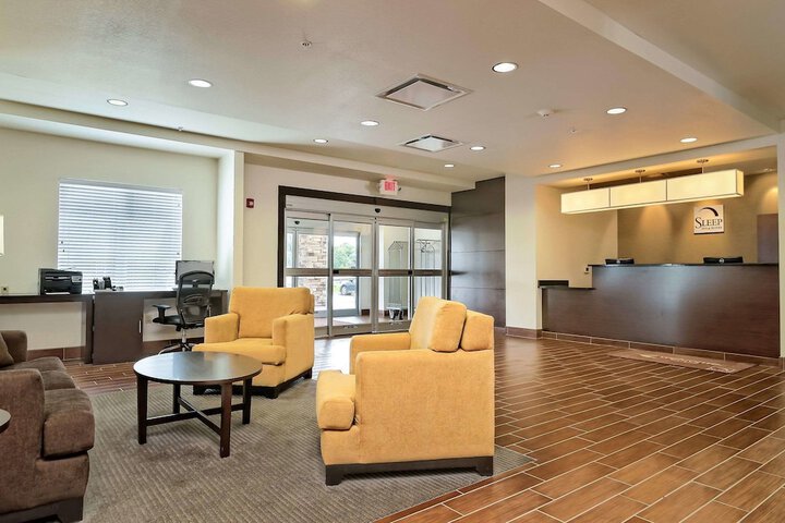 Entrance & Lobby