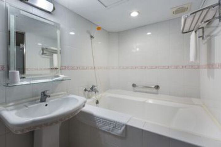 Room 2 of 19