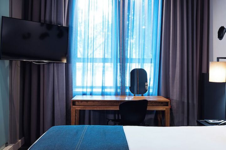 Room 12 of 37