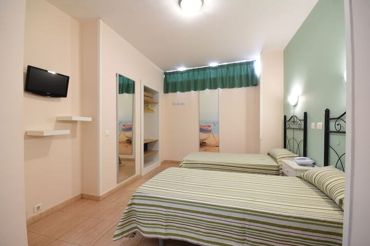 Room 27 of 61