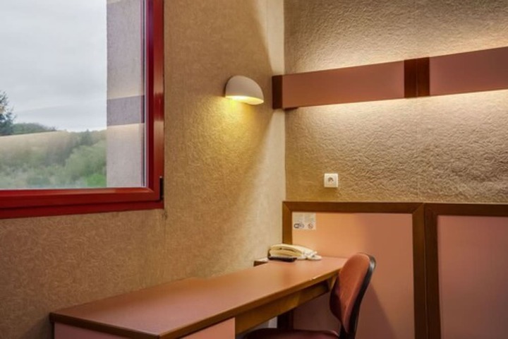 Room 14 of 37