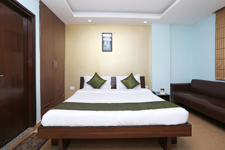 Room 10 of 36