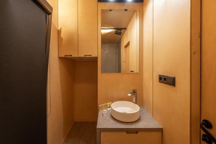 Room 13 of 34