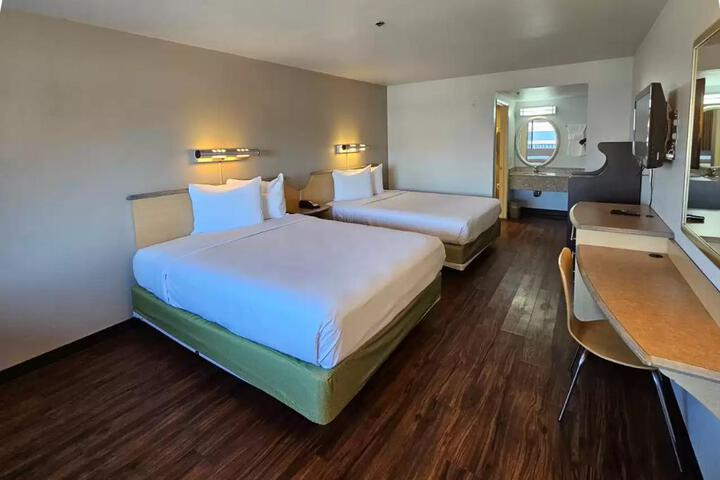 Queen Bed Accessible (6 of 21)