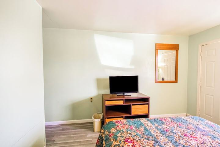 Room 8 of 106
