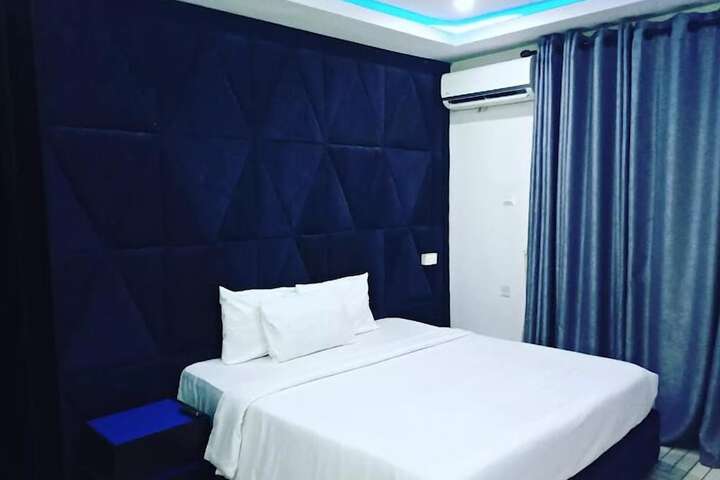 Room 6 of 62