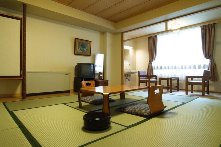 Room 5 of 11