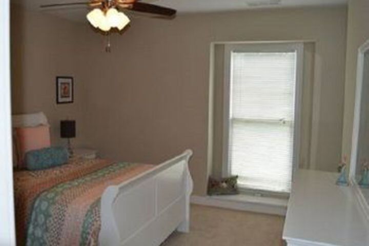 Room 10 of 19