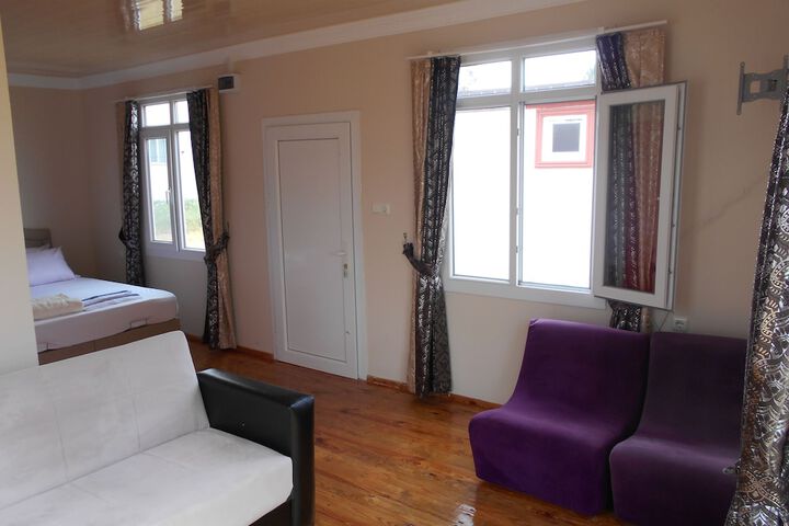 Room 6 of 17