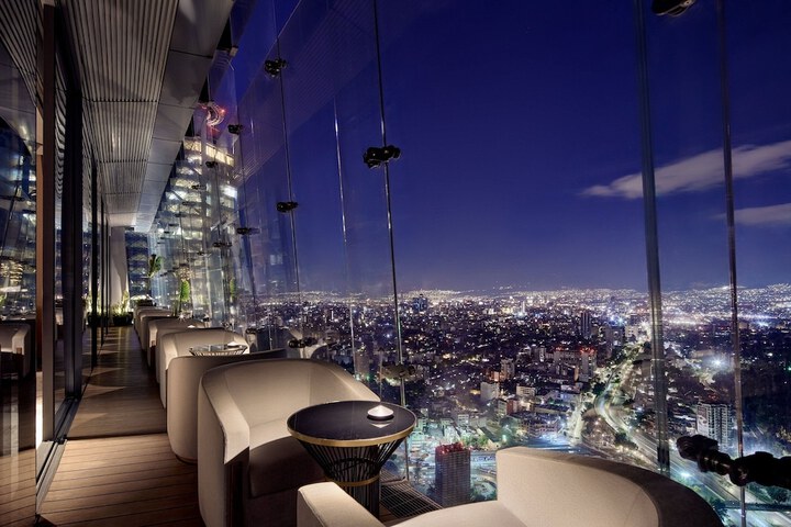 Lounge 125 of 146