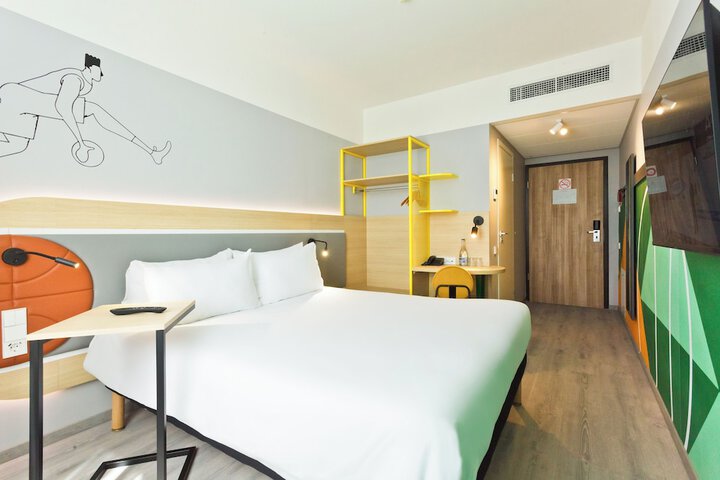 Room 7 of 43